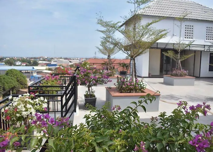 Finery Hotel 3*